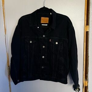 Black denim oversized Levi’s jacket